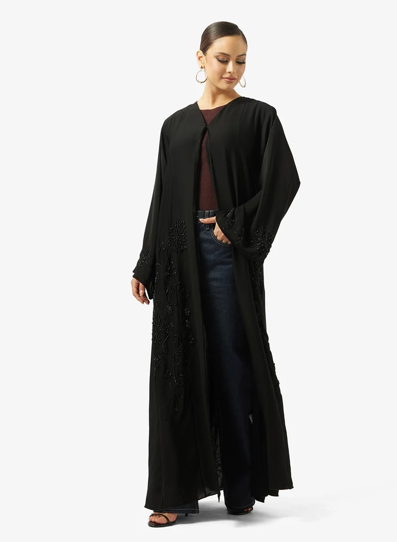 هيا كلوزيت عباية مفتوحة مزينة بالزهور بياقة على شكل حرف